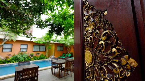 ทางเข้า, เดอะ ฮิลล์ อูงาซัน เกสต์เฮาส์ (The Hill Ungasan Guest House) in อูลูวาตู