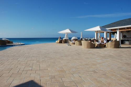 Bimini Bay Resort & Marina Parrot-dice! in Alice Town