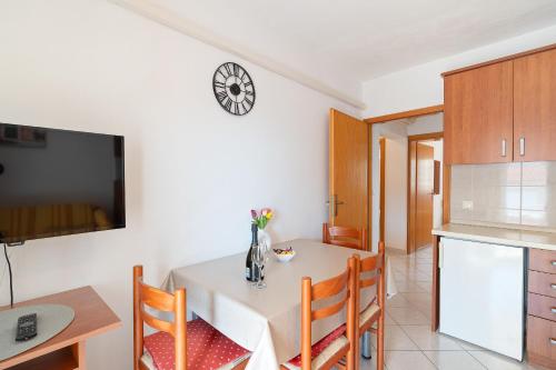 2 bedrooms, 4 beds