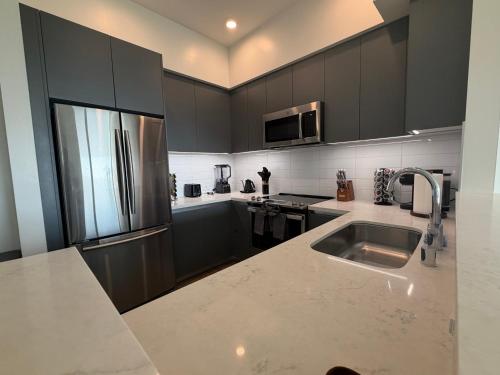 Penthouse Hollywood 1br On Sunset With Parking - Burbank, CA