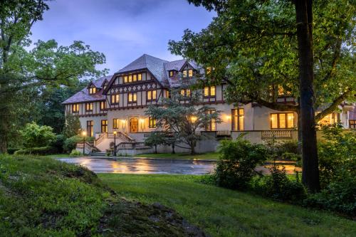 Alumnae House, the Inn at Vassar College