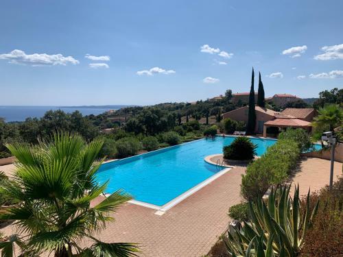 Le Sunset 4 person apartment sea view and pool