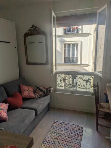 Cosy renovated little nest in historic MONTMARTRE