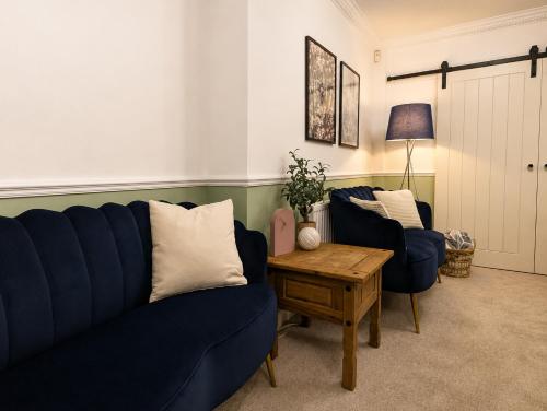 Modern 4-Bed House, Free Parking & WiFi in Swinton, Manchester (photo 7)