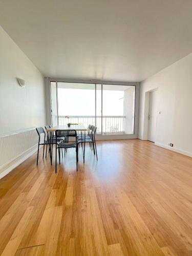 8 guests, Spacious, renovated, Paris 19th arrondissement