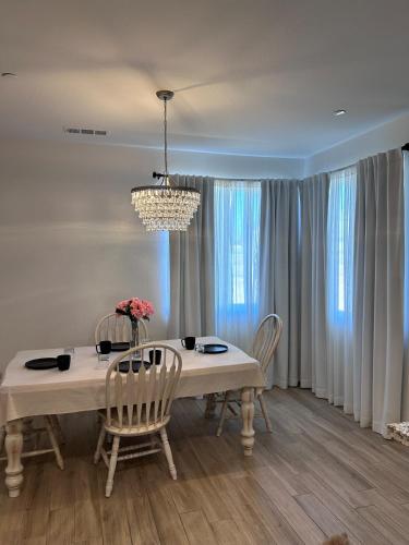 Bailey's Place - 4 Beds - 2 Bath with Garage Nat'l Parks and Corp Ready in Reedley