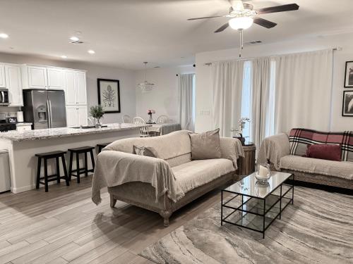 Bailey's Place - 4 Beds - 2 Bath with Garage Nat'l Parks and Corp Ready in Reedley