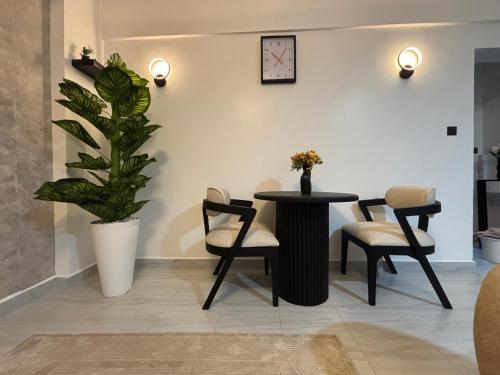 Leki Luxury Home in รูอากา
