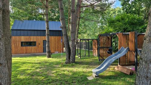 Дитячий майданчик, CHILL SPOT Stare Jabłonki - Mazury Zachodnie - domek z antresolą (CHILL SPOT Stare Jablonki - Mazury Zachodnie - domek z antresola) in Старе Яблонське