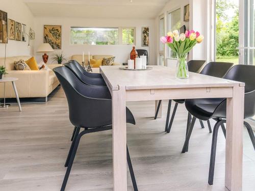 Comoditats, 4 star holiday home in Hals in Hou