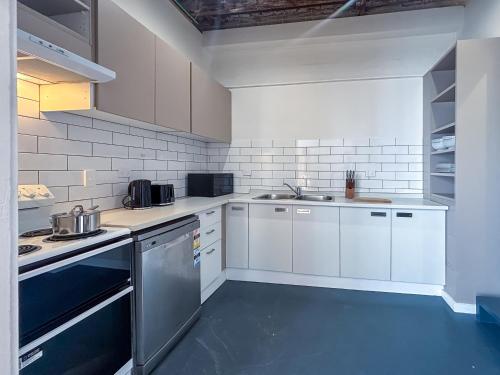 Facilities, SAREH ACCOMMODATION - Balmain near Ecco Restaurant