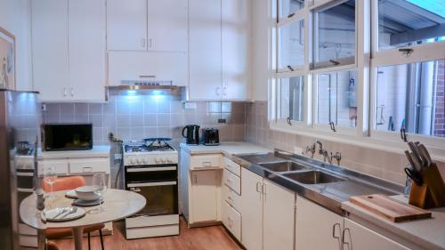 Kitchen, SAREH ACCOMMODATION - Balmain near Ecco Restaurant