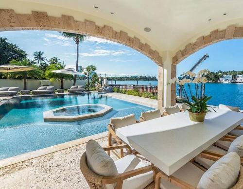 Elegant 6-Bedroom Villa with Private Pool in Isole Venetian Islands