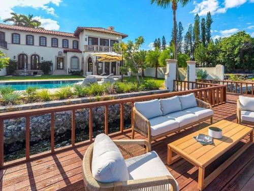 Elegant 6-Bedroom Villa with Private Pool in Isole Venetian Islands