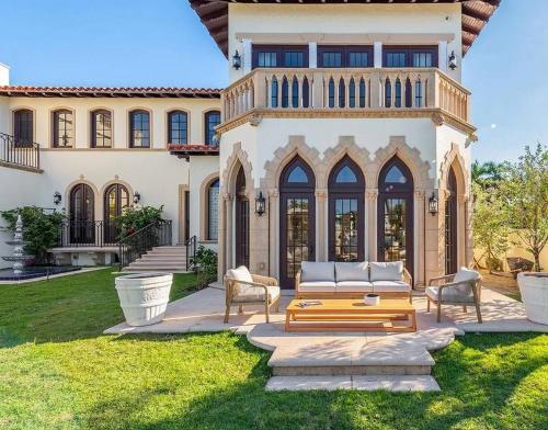 Elegant 6-Bedroom Villa with Private Pool in Isole Venetian Islands