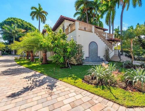 Elegant 6-Bedroom Villa with Private Pool in Isole Venetian Islands