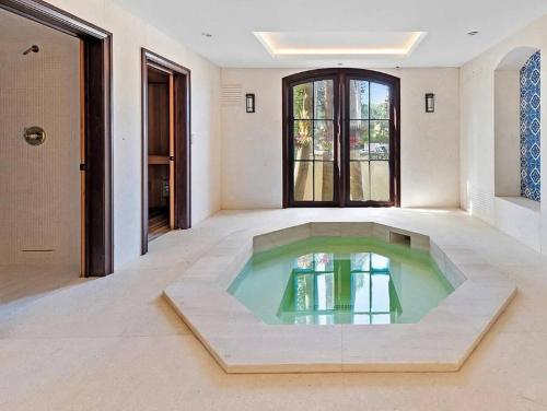 Elegant 6-Bedroom Villa with Private Pool in Isole Venetian Islands