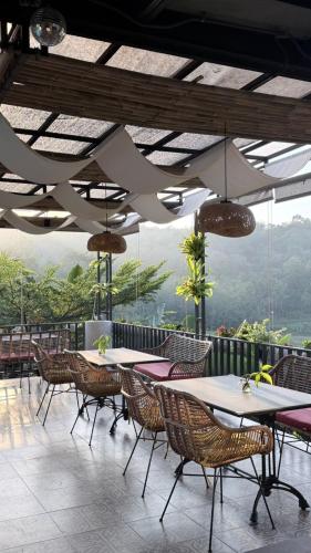 Restaurant, Svarna Padi in Purwosari