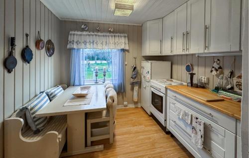 Cocina, 2 Bedroom Cozy Apartment In Braskereidfoss in Elverum