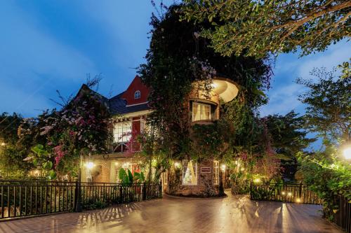 Entrada, The Lavana Signature Edensor Mansion Sentul in Babakan Madang