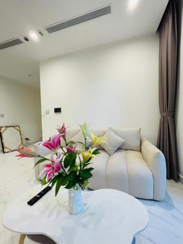 1 Bedroom Beverly Vinhomes Grand Park - image 2