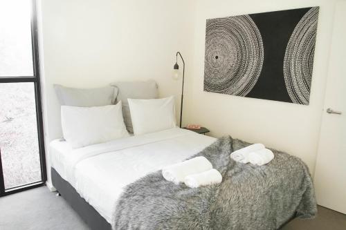 Charming 2 Bedroom Apartment In Richmond Close to MCG - image 3