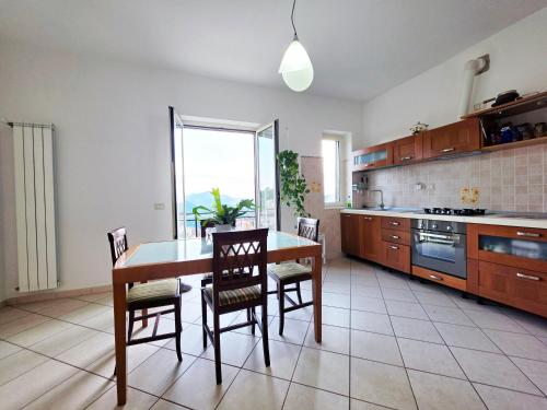 köök, AA Guest - Caiazzo Mountain Views Eco Apartment in Caiazzo