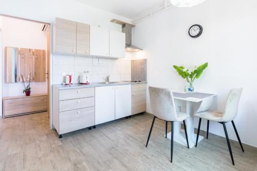 Apartma Istrsko zavetje pri Kopru - Istrian Hideaway Apartment Near Koper in Pobegi