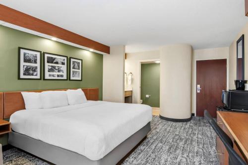 Sleep Inn & Suites Bay View Acme - Traverse City in Acme (MI)