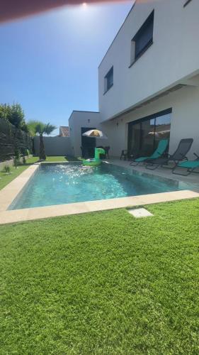 Séjour relaxant dans une villa avec piscine privée - Location, gîte - Calvisson