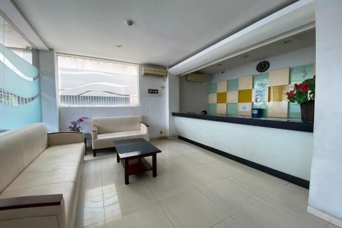 Lobby, Townhouse Oak Hotel Niaga Surabaya near Catering D'SAMBAL ABI Ketering 24 JAM
