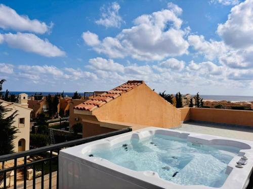 Sea View 4Bedroom Villa wz Jacuzzi Mountain View Ras Elhikma in ซาวียัต ไอลัต นูห์
