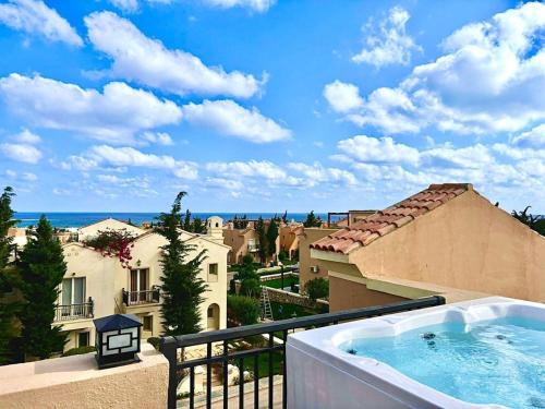 Sea View 4Bedroom Villa wz Jacuzzi Mountain View Ras Elhikma in ซาวียัต ไอลัต นูห์