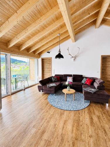 Berg Fux - 5 neue wohlfühl Ferienwohnungen mit Bergblick, Balkon, Parkplatz, nahe Oberstdorf