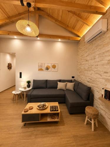 Boutique Home with Private Courtyard in Mani gîte à louer Kámbos