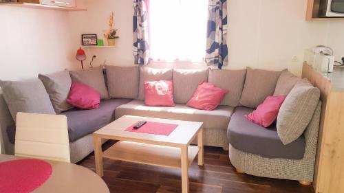 Bungalow Confortable à Fréjus avec Piscine Partagée - image 5