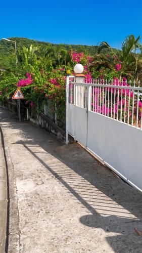 Studio confortable vue jardin au Diamant, 25 m² in เลอ ยามัน