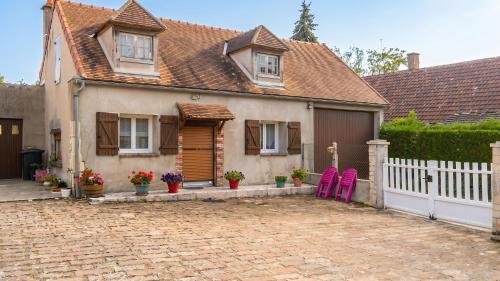 Hotelli välisilme, Maison de charme à Saint-Père avec cheminée cosy (Maison de charme a Saint-Pere avec cheminee cosy) in Saint-Pere (Bourgogne)