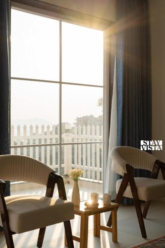 StayVista at Gazania Villa with Outdoor Pool Bonfire - image 5