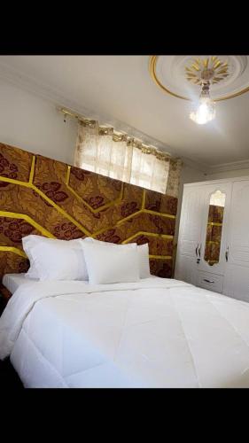 Golden fortune Hotel apartment in บัวอา