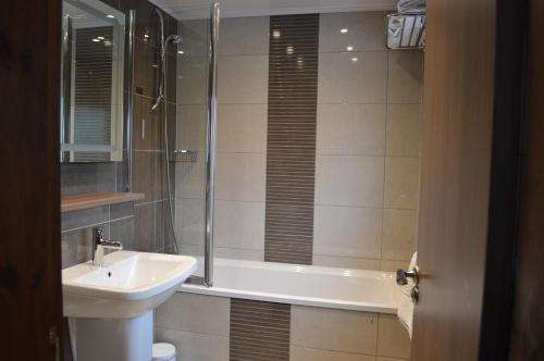 Cruachan Hotel - image 12