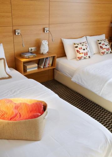 Superior Triple Room image 5
