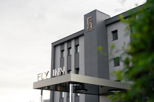 Зовнішній вигляд готелю, Fly Inn Hotel in Laplje Selo