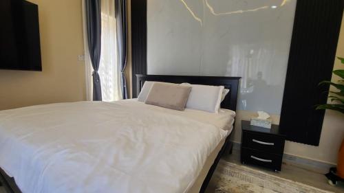 Nepa Hills Apartments - image 2