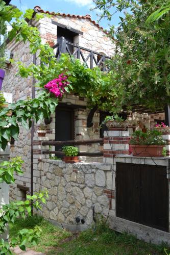 Artemis Stone House – Psakoudia, MO