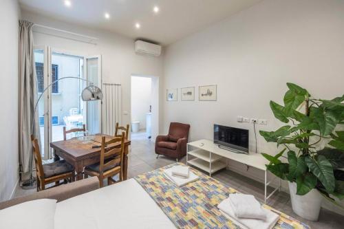 Casa dei Fiori, Bologna by Short Holidays