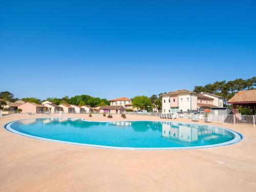 Maison charmante à Soustons avec piscine et jardin