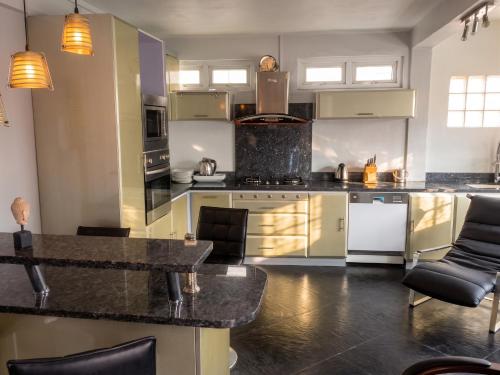 Küche, Comfortable Apartment with City View in Bel Air, 90 m² in Bel Air