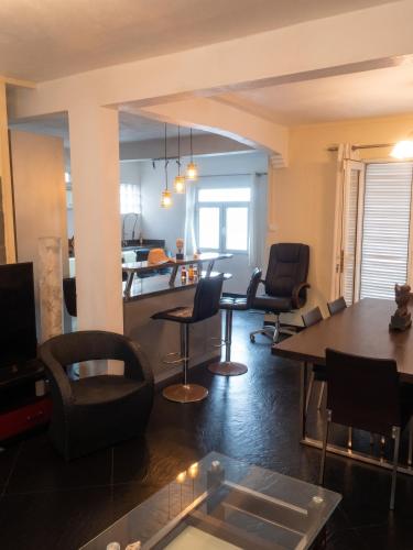 Eingang, Comfortable Apartment with City View in Bel Air, 90 m² in Bel Air