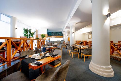 Restaurant, Gooderson Tropicana Hotel in South Beach